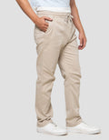 Nevada Woven Slim Fit Easy Move Celana Jogger Pria
