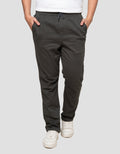 Nevada Woven Slim Fit Easy Move Celana Jogger Pria
