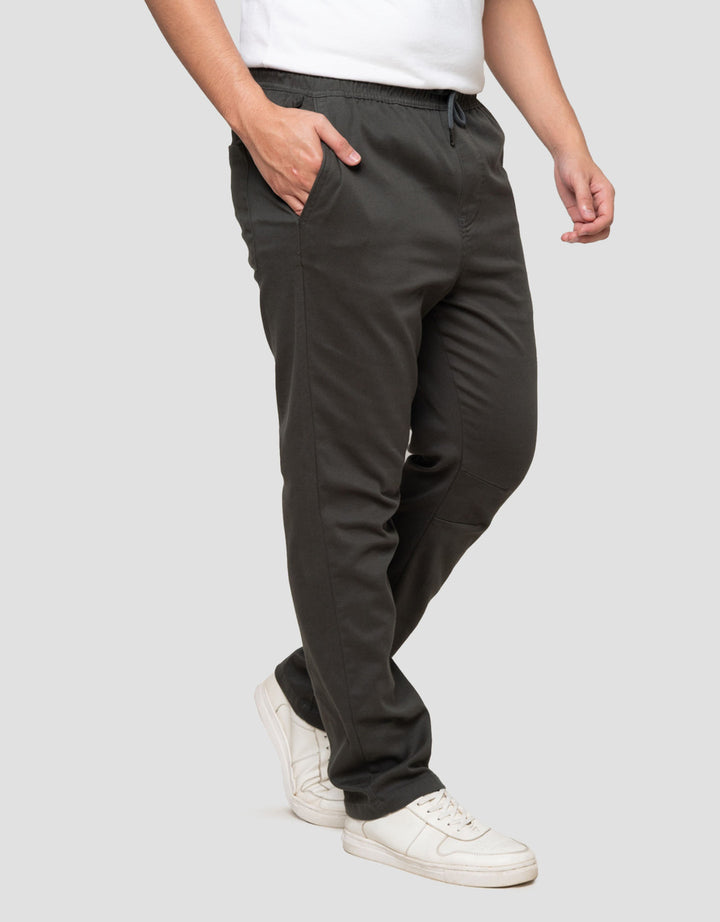 Nevada Woven Slim Fit Easy Move Celana Jogger Pria