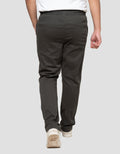 Nevada Woven Slim Fit Easy Move Celana Jogger Pria