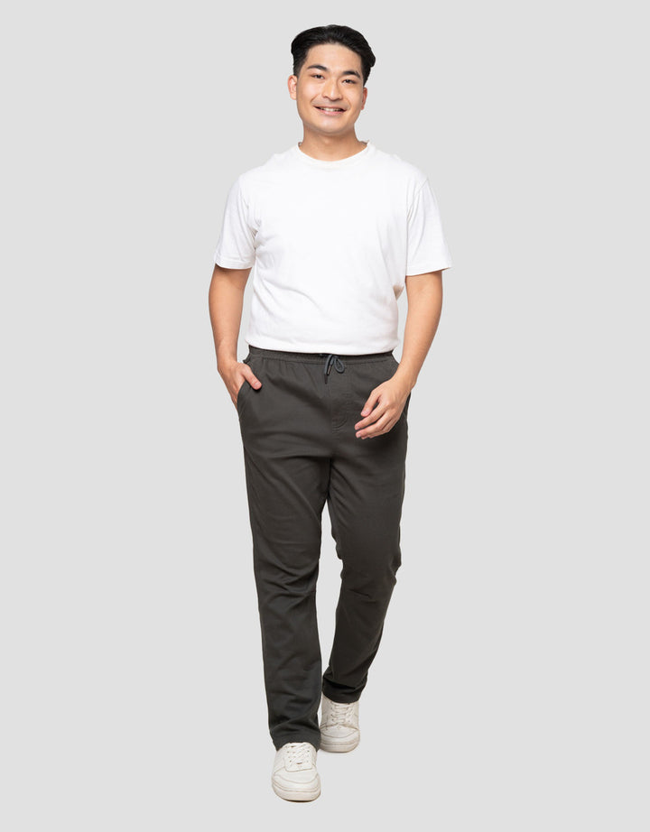 Nevada Woven Slim Fit Easy Move Celana Jogger Pria