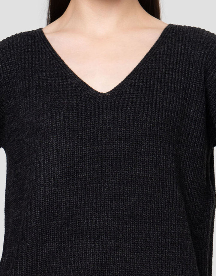 Connexion Fine Knit V Neck Sweater Wanita