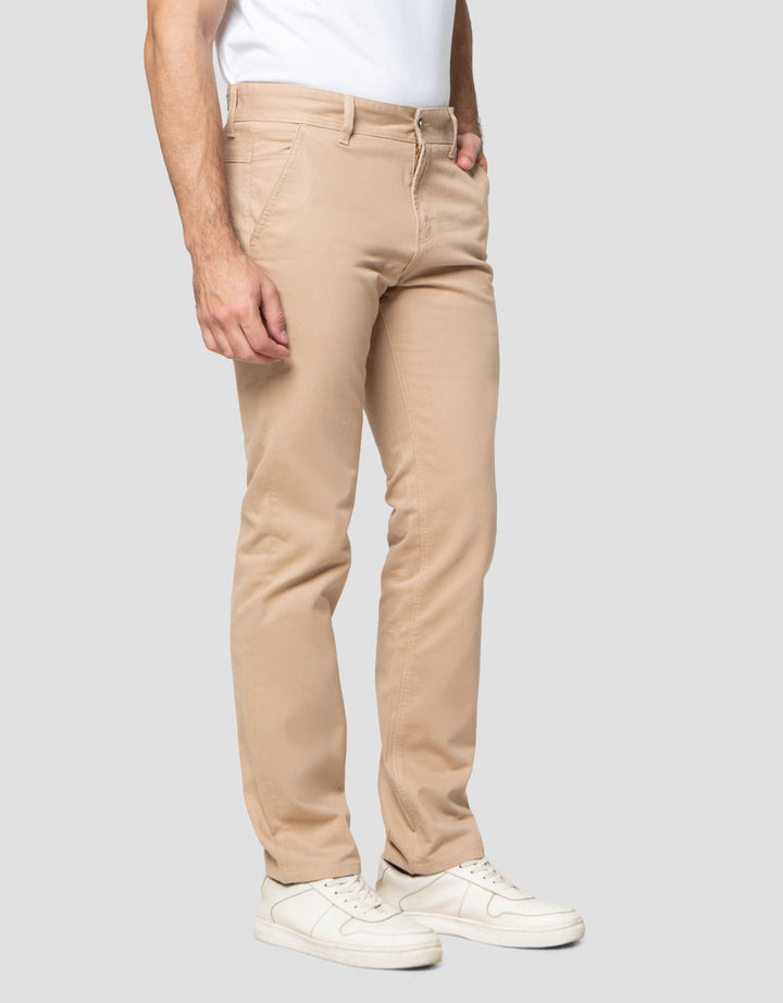 Lois Celana Panjang Chinos Slim Fit Pria