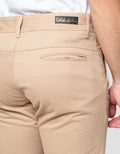 Lois Celana Panjang Chinos Slim Fit Pria