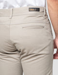 Lois Comfort Celana Chinos Slim Fit Pria