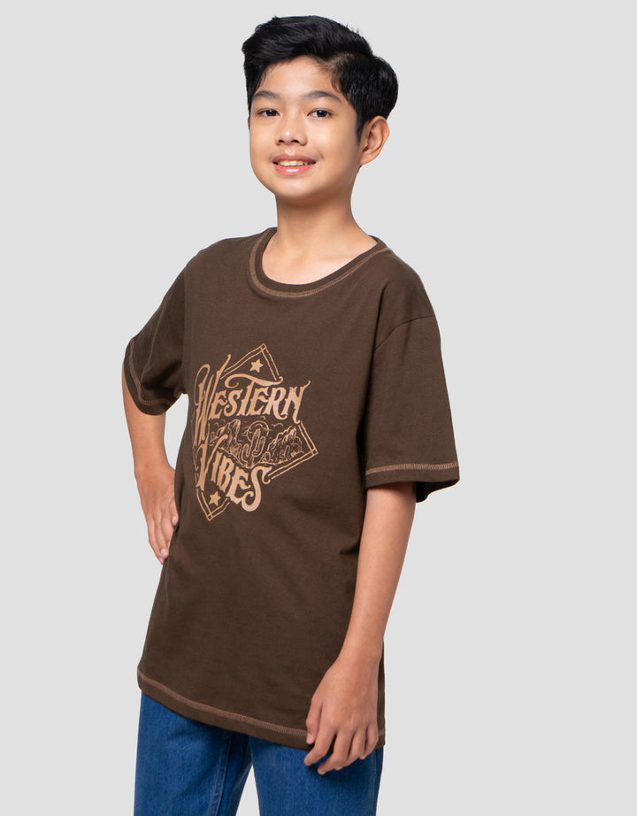 Nevada Fine Print Western Vibes Kaos Anak Laki-laki