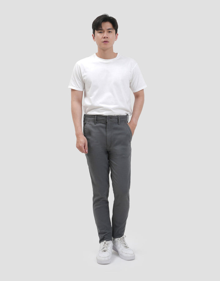 Nevada Woven Slim Fit Celana Chinos Pria