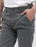 Nevada Woven Slim Fit Celana Chinos Pria