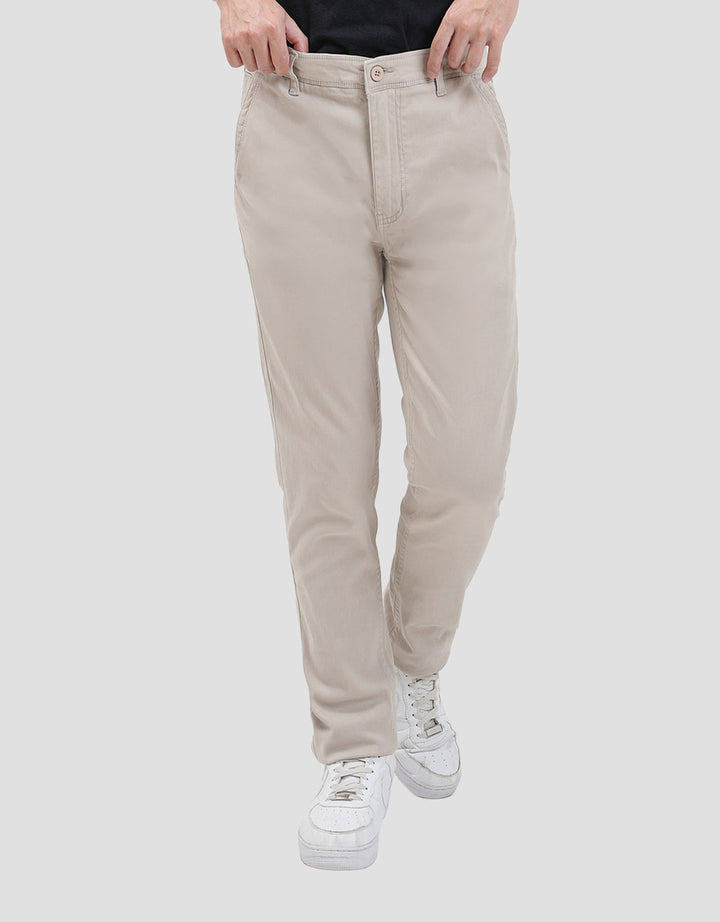 Nevada Woven Slim Fit Celana Chinos Pria