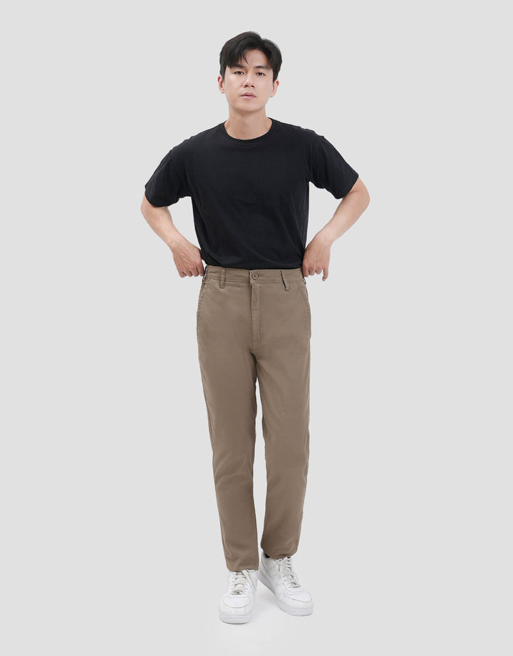 Nevada Woven Slim Fit Celana Chinos Pria