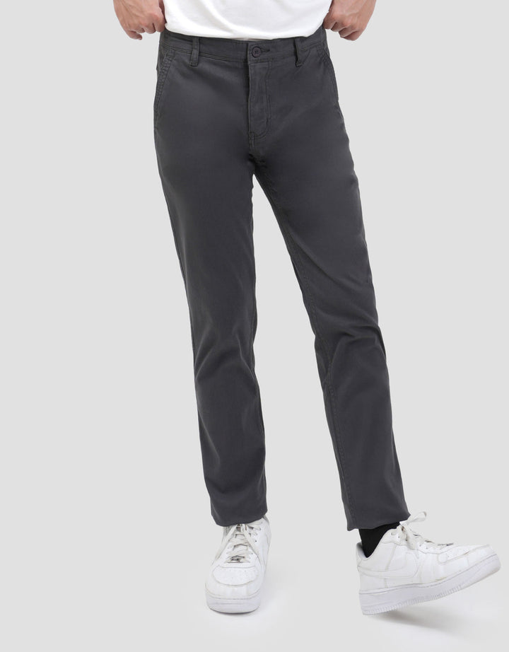 Nevada Woven Regular Celana Chinos Pria