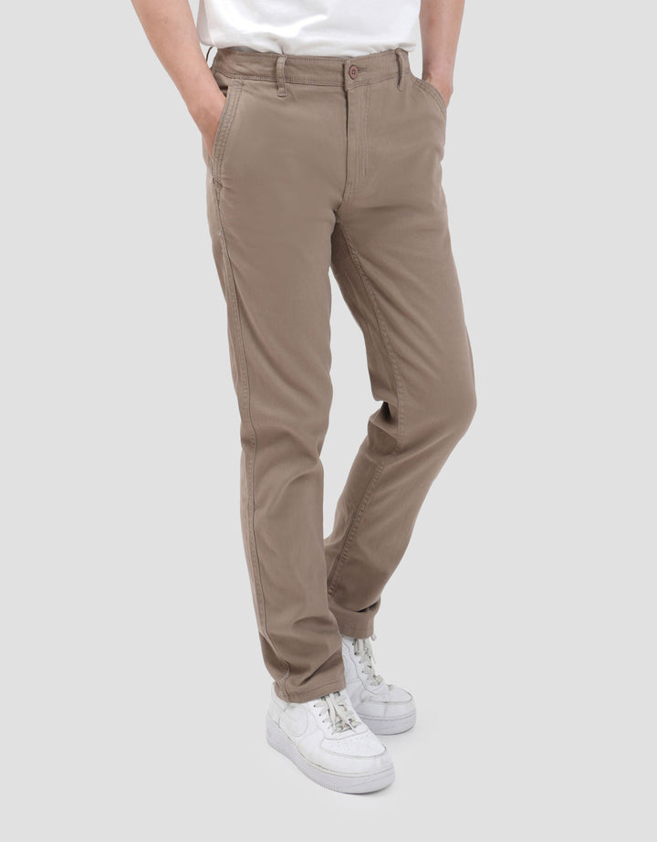 Nevada Woven Regular Celana Chinos Pria