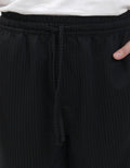 Nevada Knit Above Knee Texture Celana Pendek Pria