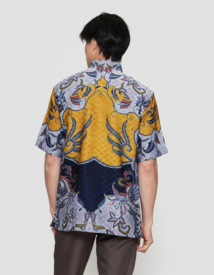 Arjuna Weda Gagarudaan Elegan Hem Batik Pria