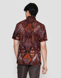 Arjuna Weda Sawat Latar Hem Batik Pria