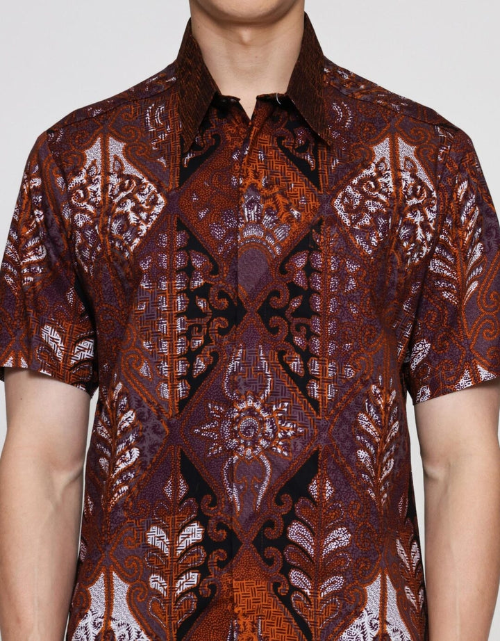 Arjuna Weda Sawat Latar Hem Batik Pria