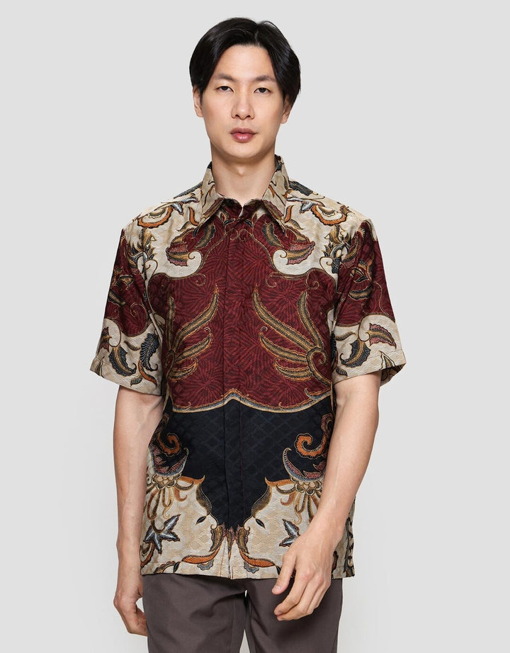 Arjuna Weda Gagarudaan Elegan Hem Batik Pria