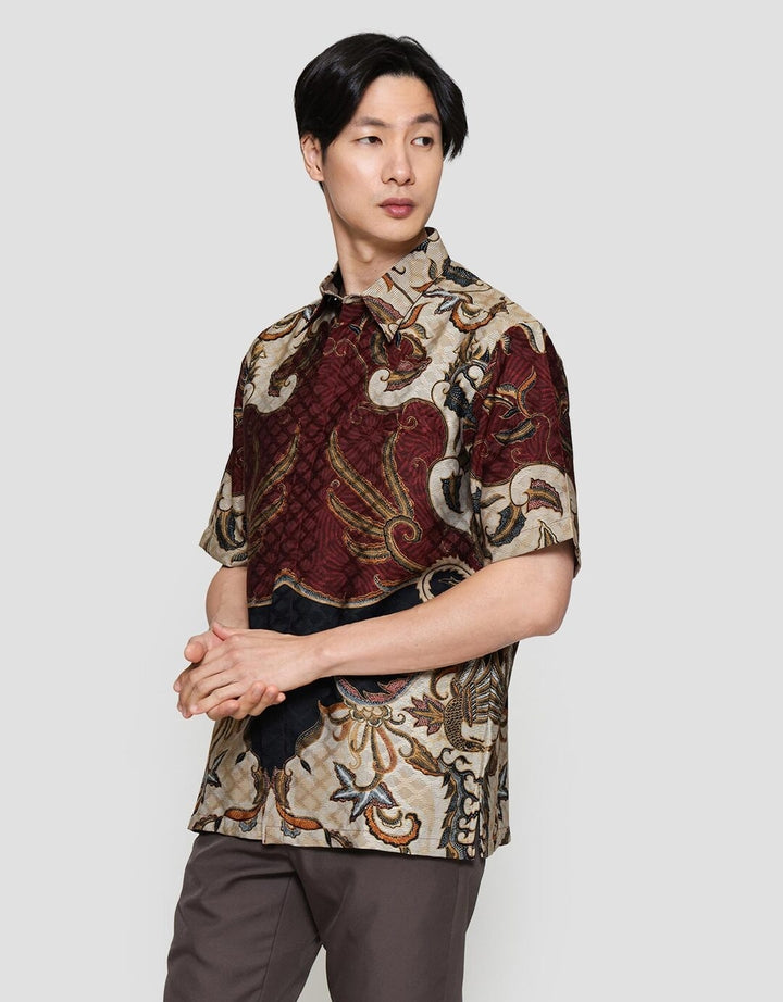 Arjuna Weda Gagarudaan Elegan Hem Batik Pria