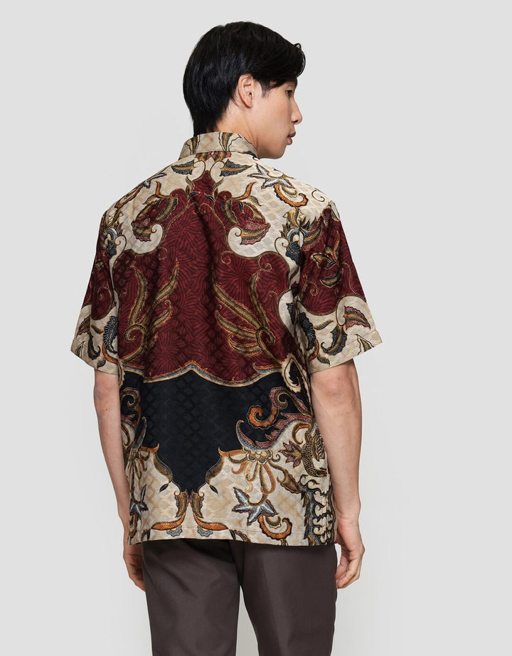 Arjuna Weda Gagarudaan Elegan Hem Batik Pria