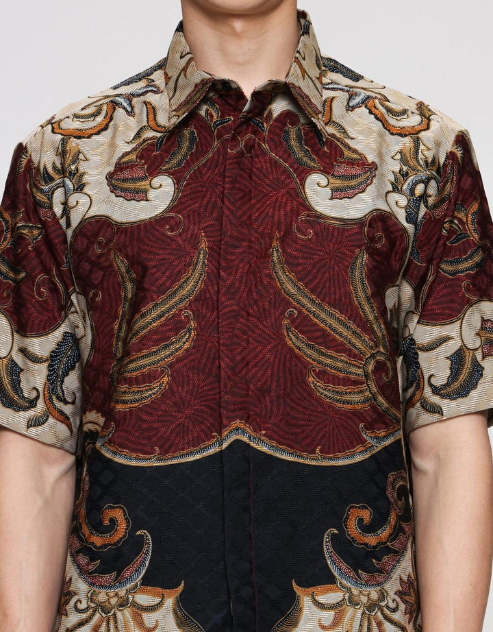 Arjuna Weda Gagarudaan Elegan Hem Batik Pria