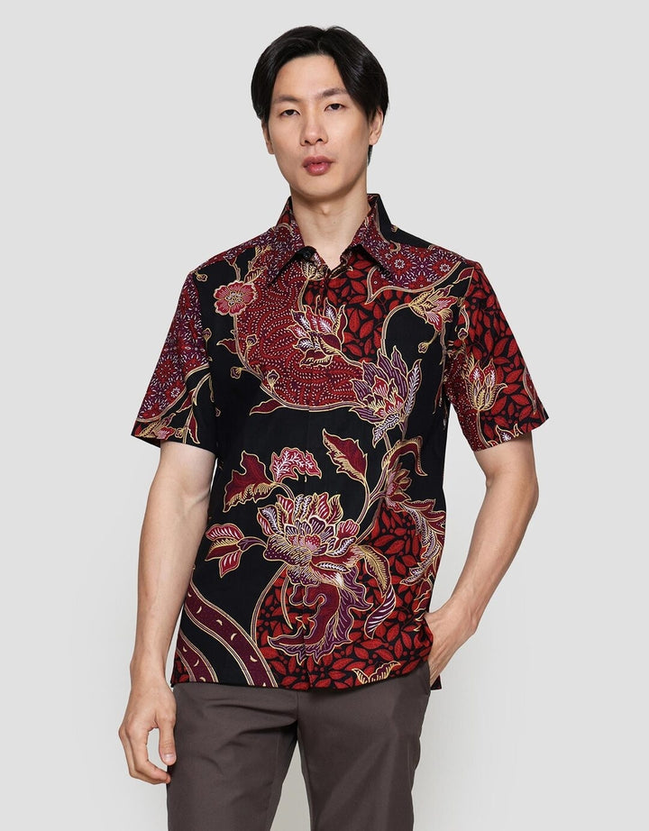 Arjuna Weda Sawat Rambat Hem Batik Pria