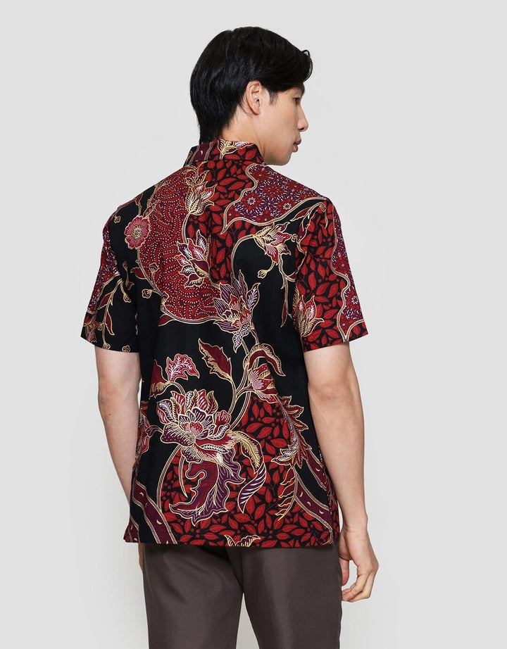 Arjuna Weda Sawat Rambat Hem Batik Pria