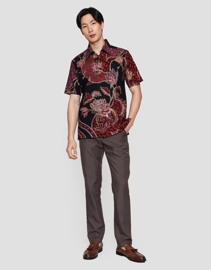 Arjuna Weda Sawat Rambat Hem Batik Pria