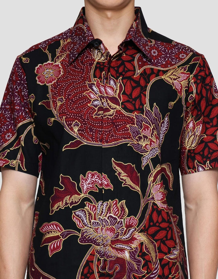 Arjuna Weda Sawat Rambat Hem Batik Pria