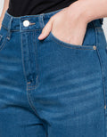 Nevada Straight Fit Celana Denim Wanita