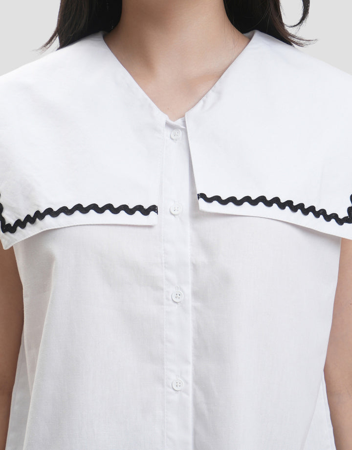 Nevada Wide Collar Blouse Wanita