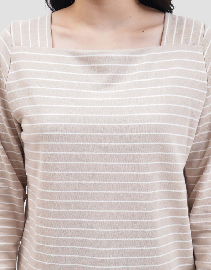 Connexion Square Neck Kaos Wanita