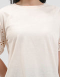 Connexion Eyelet Tgn Kaos Wanita