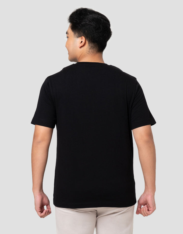 Cole Graphic Discharge And Embroidery Mountain Kaos Pria