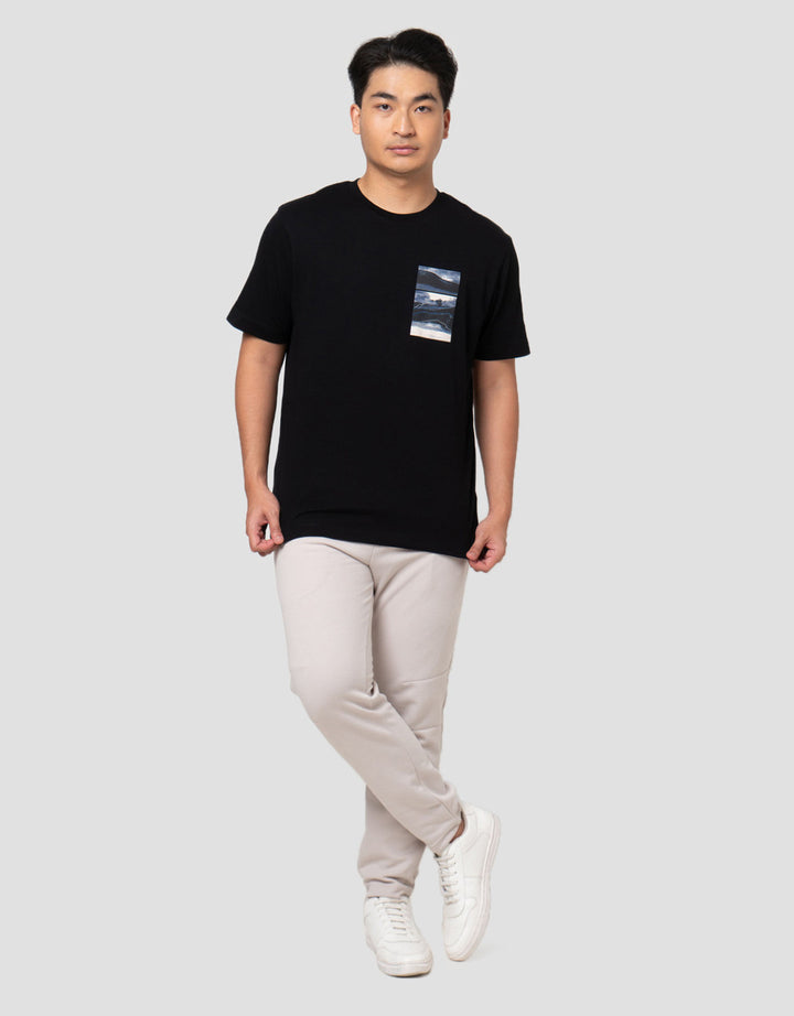 Cole Graphic Discharge And Embroidery Mountain Kaos Pria