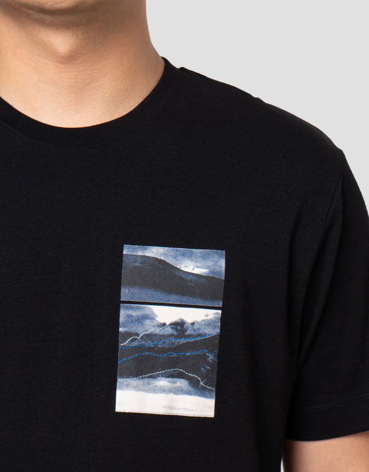 Cole Graphic Discharge And Embroidery Mountain Kaos Pria