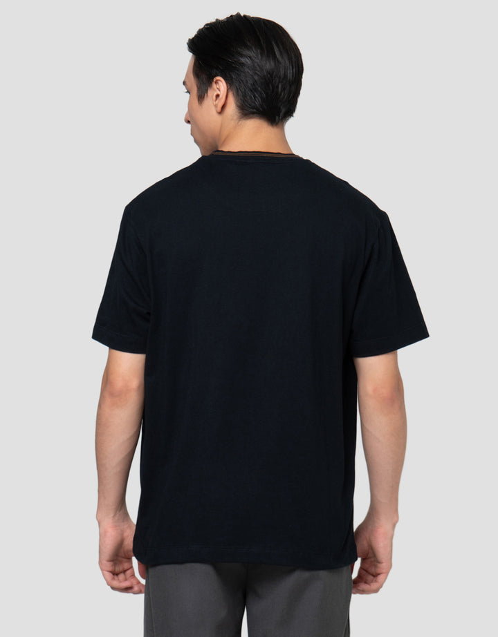 Cole Graphic Collar Manset Smart Fit Kaos Pria