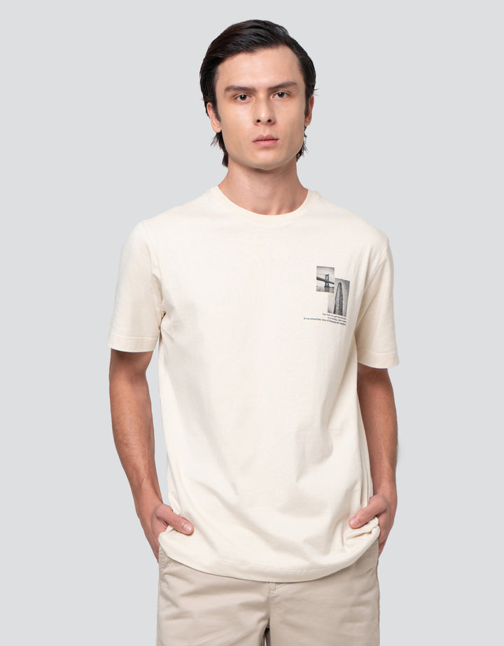 Cole Graphic Small Print Bridge Kaos Pria