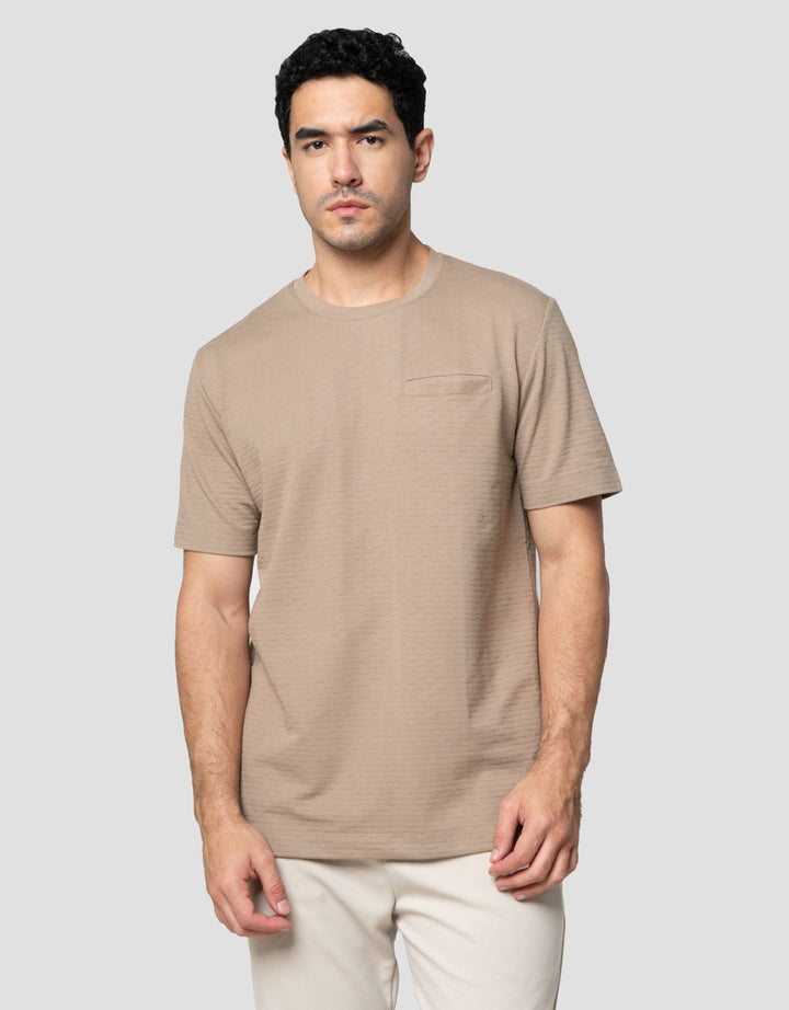 Cole Solid Texture Welt Pocket Repeat Kaos Pria