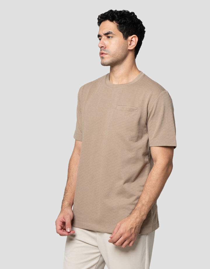 Cole Solid Texture Welt Pocket Repeat Kaos Pria