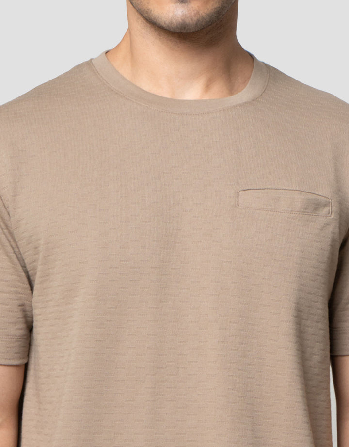 Cole Solid Texture Welt Pocket Repeat Kaos Pria