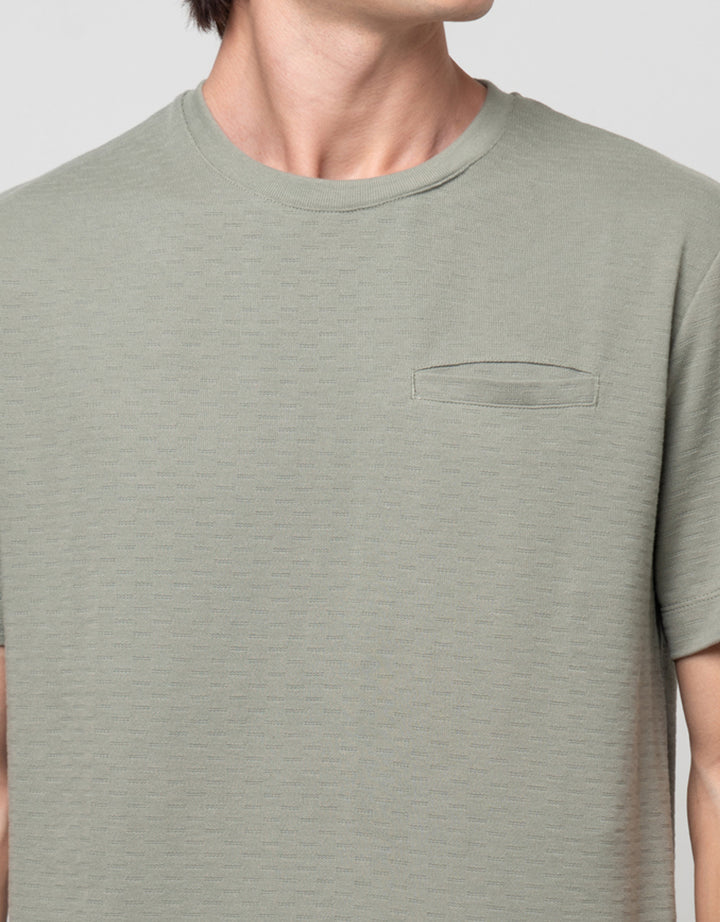 Cole Solid Texture Welt Pocket Repeat Kaos Pria