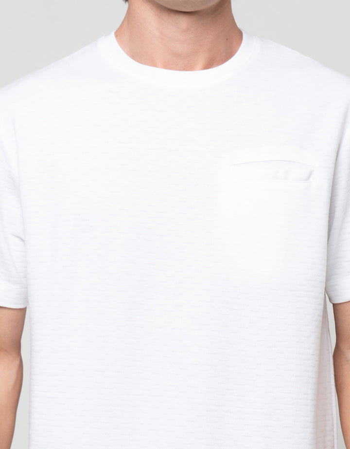 Cole Solid Texture Welt Pocket Repeat Kaos Pria