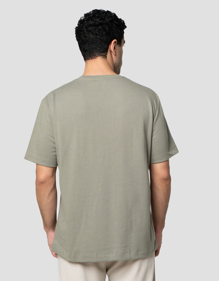 Cole Solid Popcorn Patch Pocket Reg Fit Kaos Pria