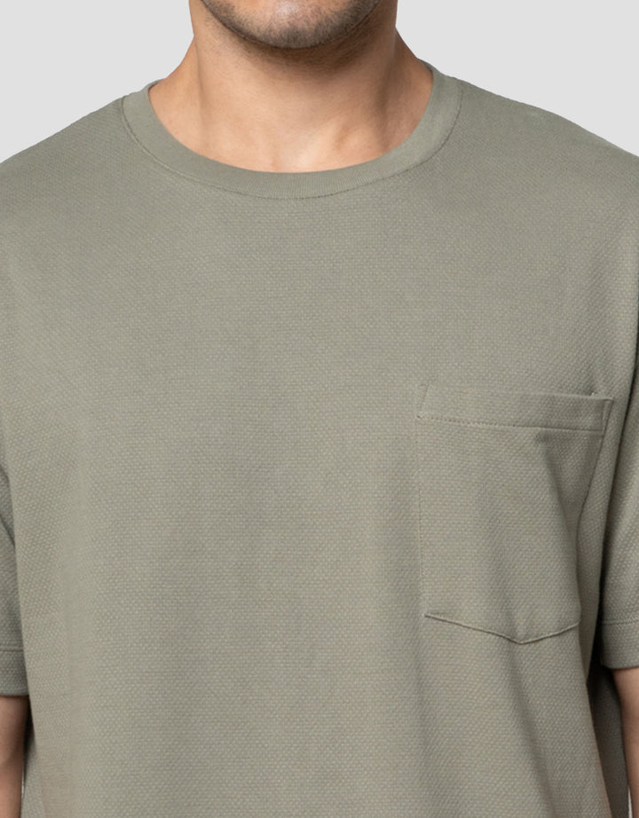 Cole Solid Popcorn Patch Pocket Reg Fit Kaos Pria