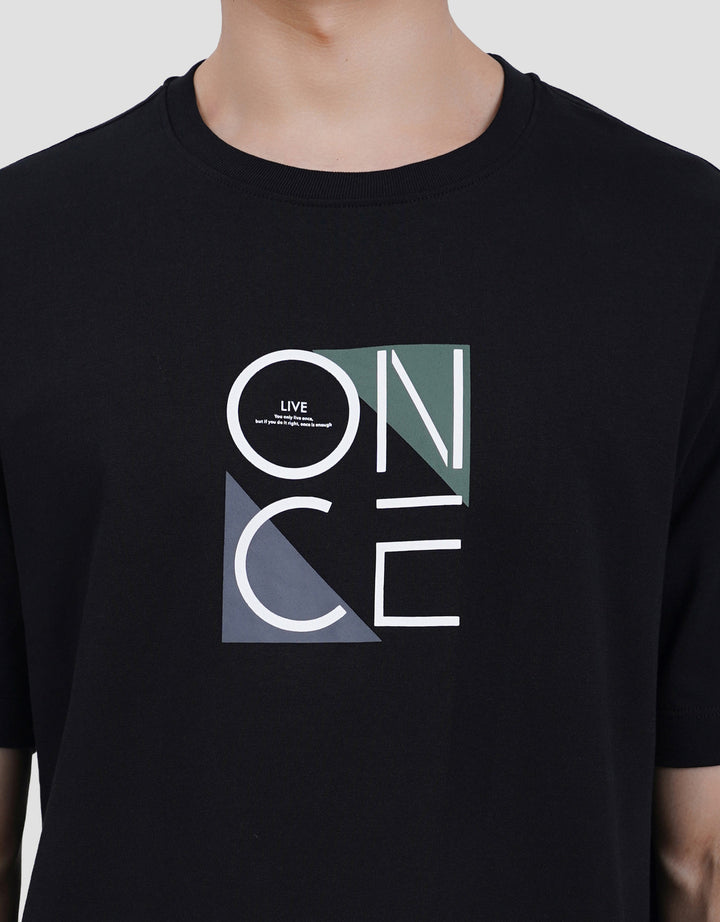 Cole Graphic Regular Fit Kaos Lengan Pendek Pria
