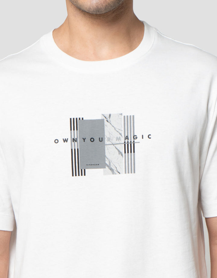 Cole Graphic Regular Fit Magic Kaos Pria