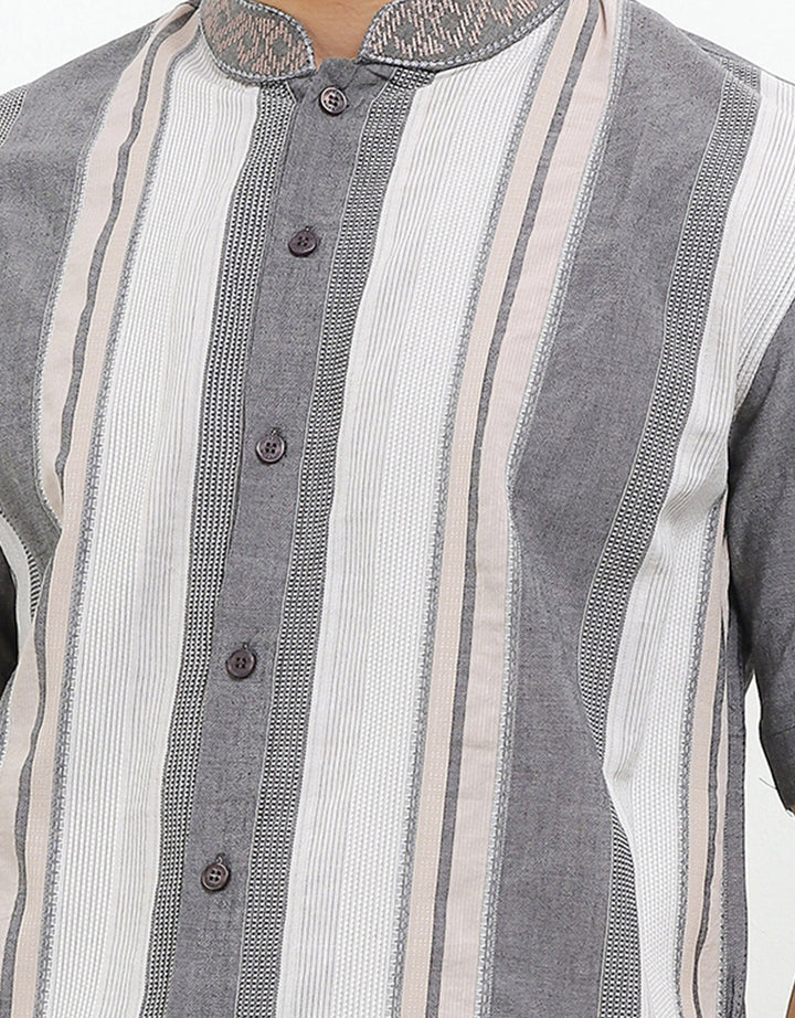 Intresse Quarry Baju Koko Lengan Pendek Pria