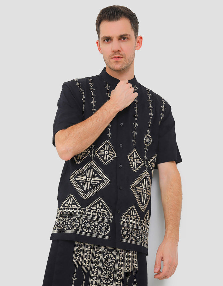 Intresse Sorceror Baju Koko Lengan Pendek Pria