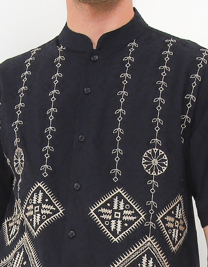 Intresse Sorceror Baju Koko Lengan Pendek Pria