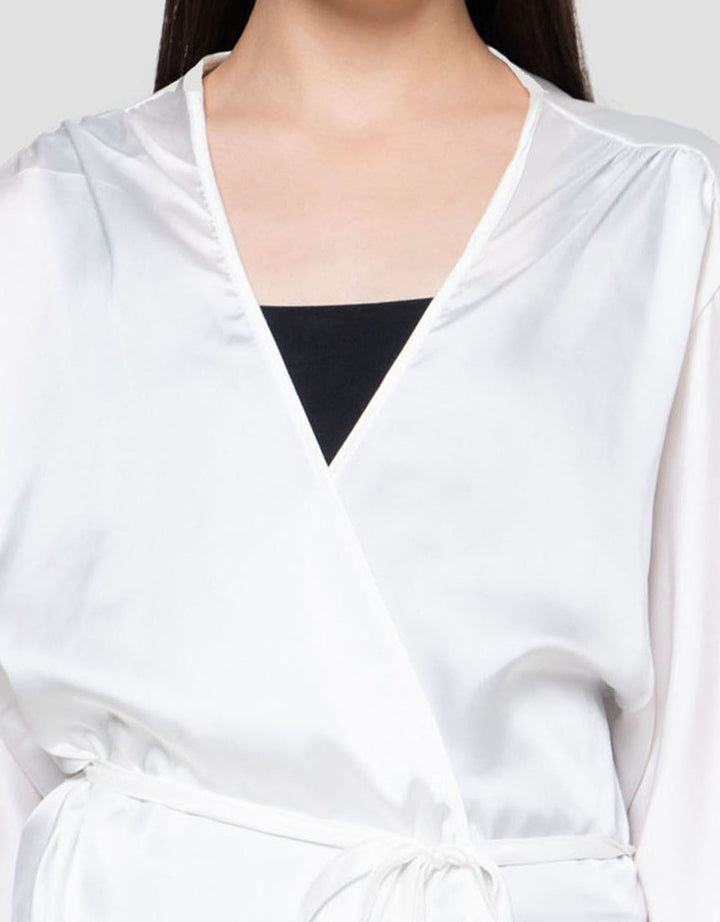 St. Yves Satin Kimono Wanita